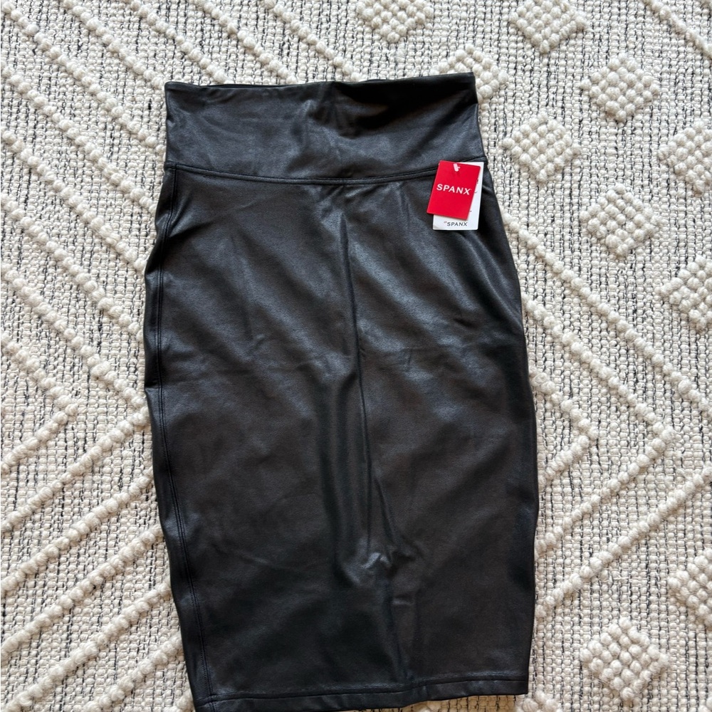 NWT SPANX Sleek Black Pencil Skirt